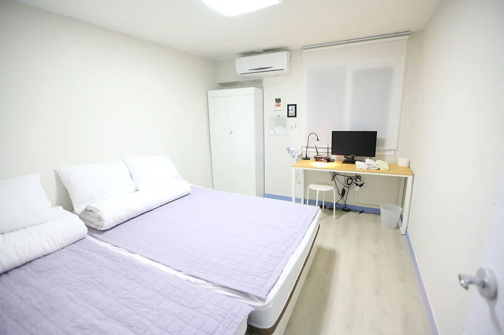 Lazy Fox Den Hostel Seoul